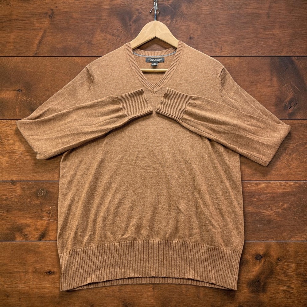 Banana Republic Mens M Extra Fine Merino Wool V-Neck Sweater Camel Brown